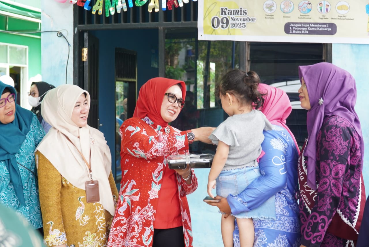 Wawali Najirah Membuka Resmi Kegiatan Operasi Timbang