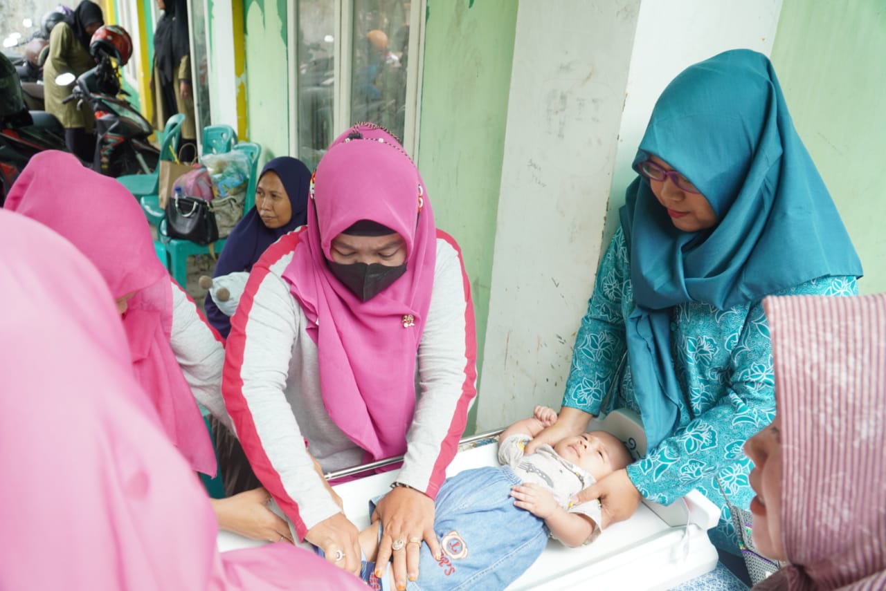 Wawali Najirah Membuka Resmi Kegiatan Operasi Timbang