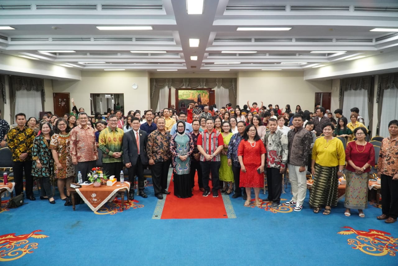 Hadiri Perayaan Natal Guru, Najirah Ajak Ciptakan Pemilu Damai