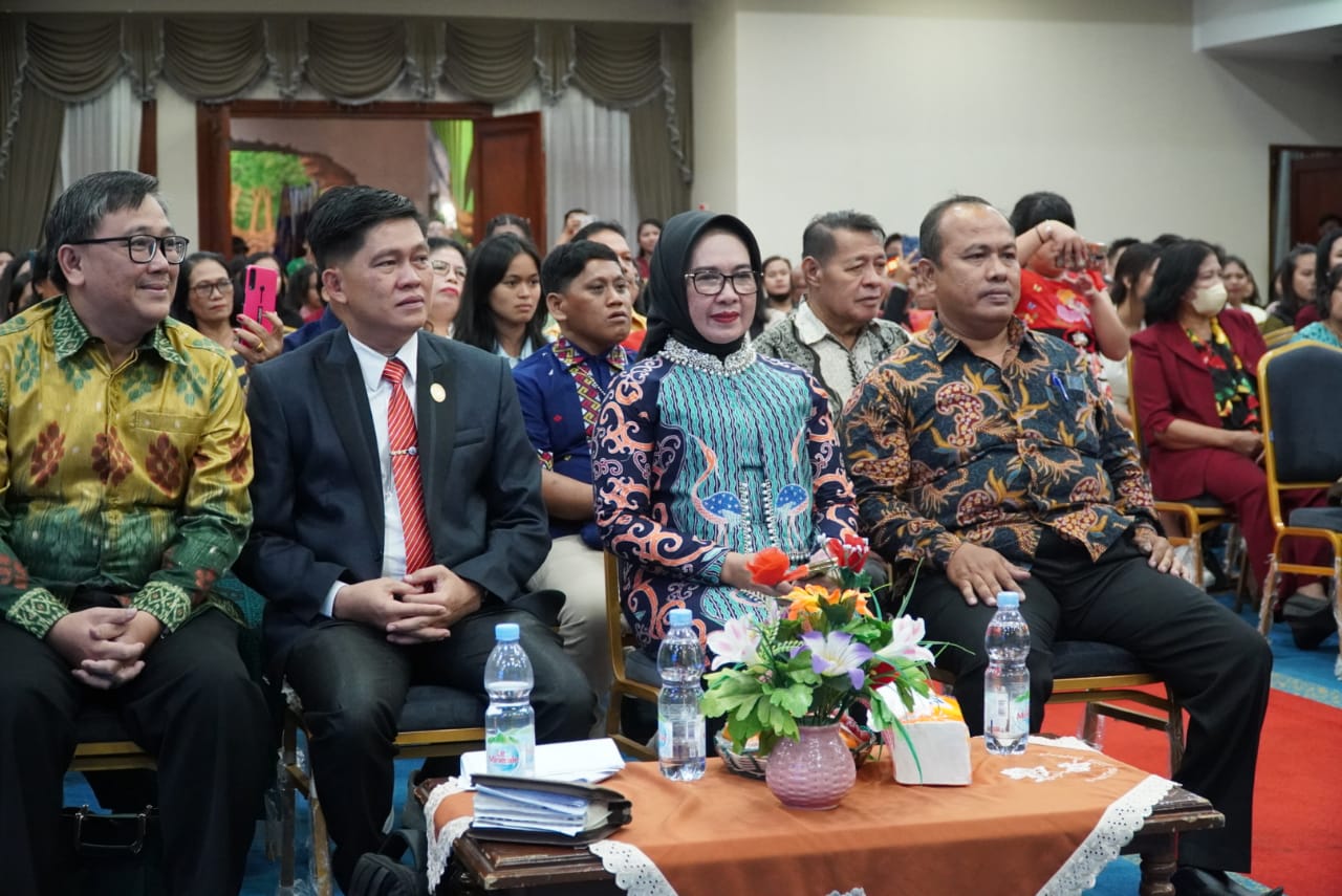 Hadiri Perayaan Natal Guru, Najirah Ajak Ciptakan Pemilu Damai