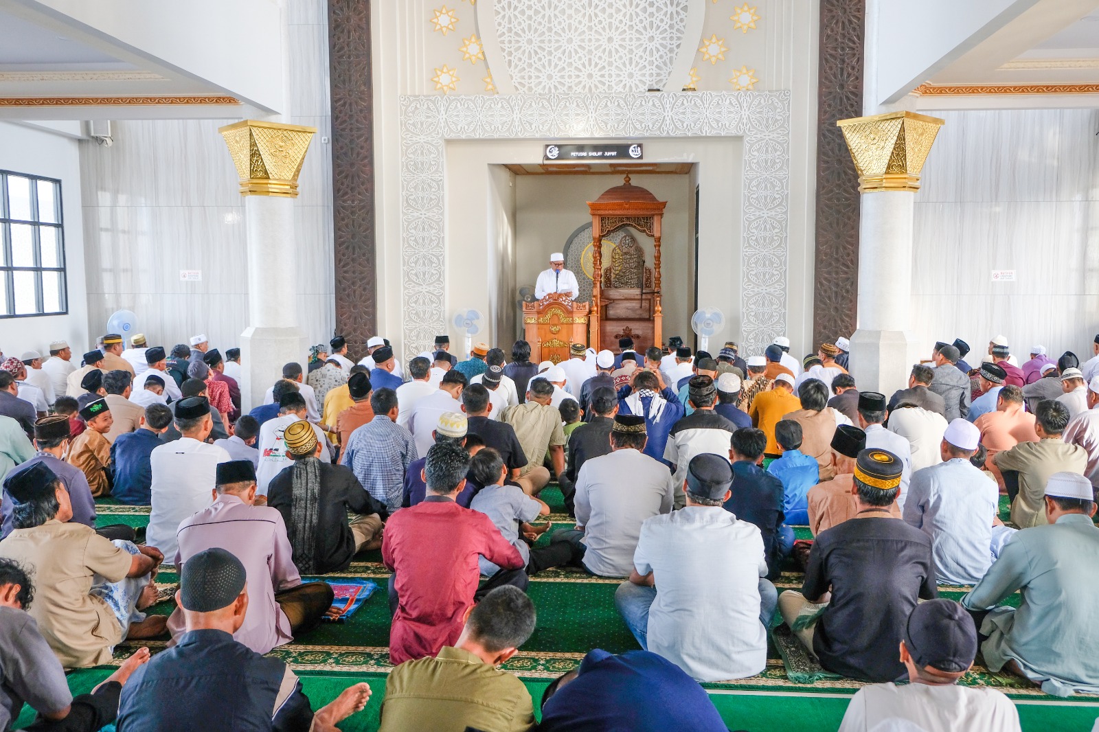 Walikota Bontang Ajak Umat Tingkatkan Keimanan dan Ketaqwaan pada Sholat Idul Fitri di Masjid Terapung Loktuan