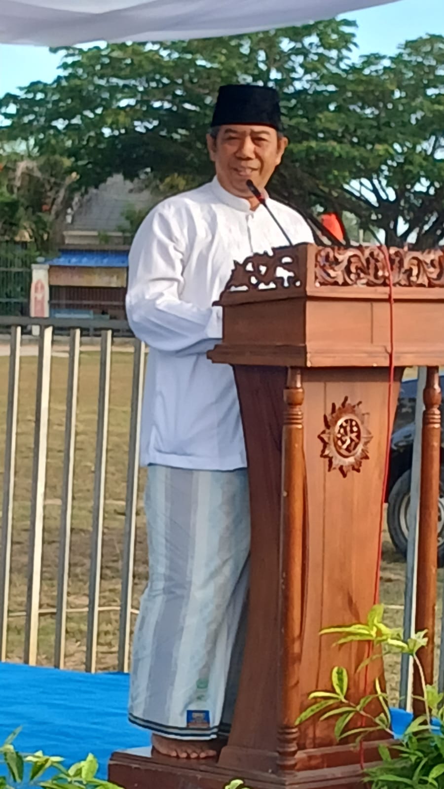 Aznem Wakili Walikota dalam Sholat Idul Fitri di Stadion Langlang: Ajak Umat Tingkatkan Persatuan dan Toleransi