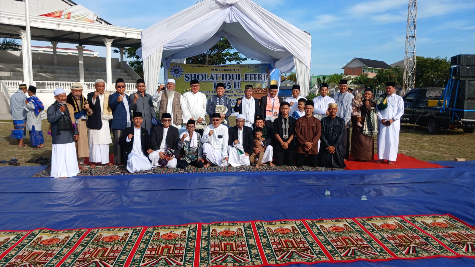 Aznem Wakili Walikota dalam Sholat Idul Fitri di Stadion Langlang: Ajak Umat Tingkatkan Persatuan dan Toleransi