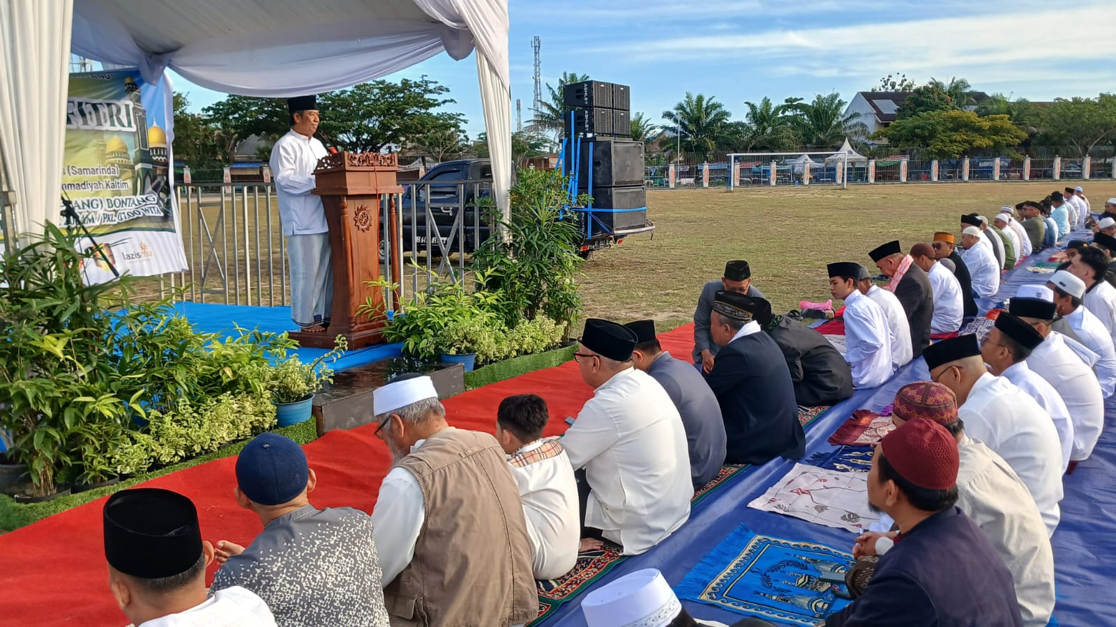 Aznem Wakili Walikota dalam Sholat Idul Fitri di Stadion Langlang: Ajak Umat Tingkatkan Persatuan dan Toleransi