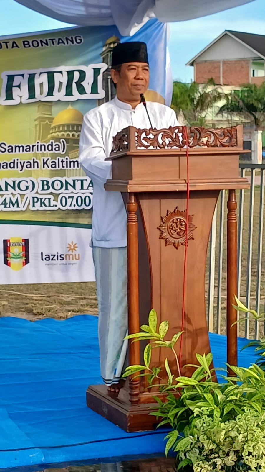 Aznem Wakili Walikota dalam Sholat Idul Fitri di Stadion Langlang: Ajak Umat Tingkatkan Persatuan dan Toleransi
