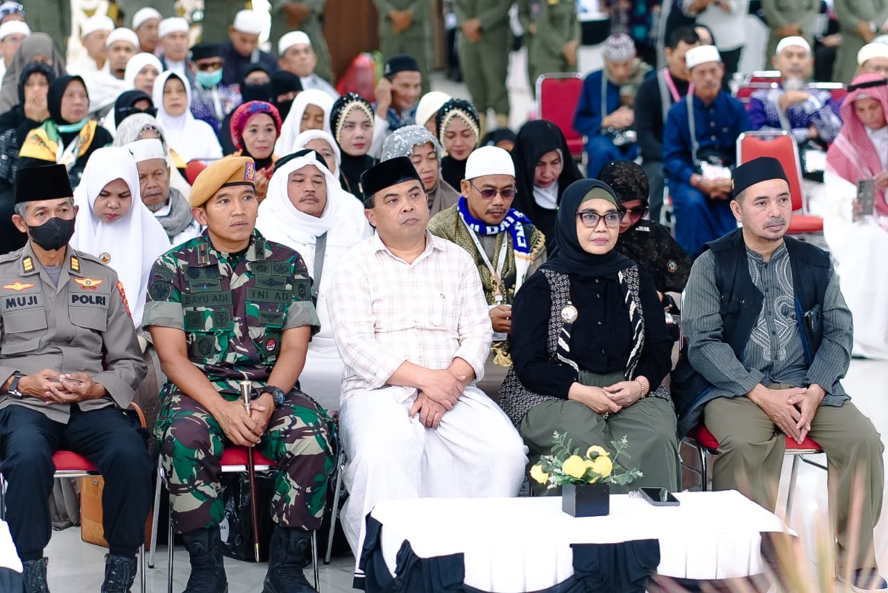 145 Jamaah Haji Kloter 16 Embarkasi Balikpapan Tiba di Bontang, Wali Kota Sambut Langsung