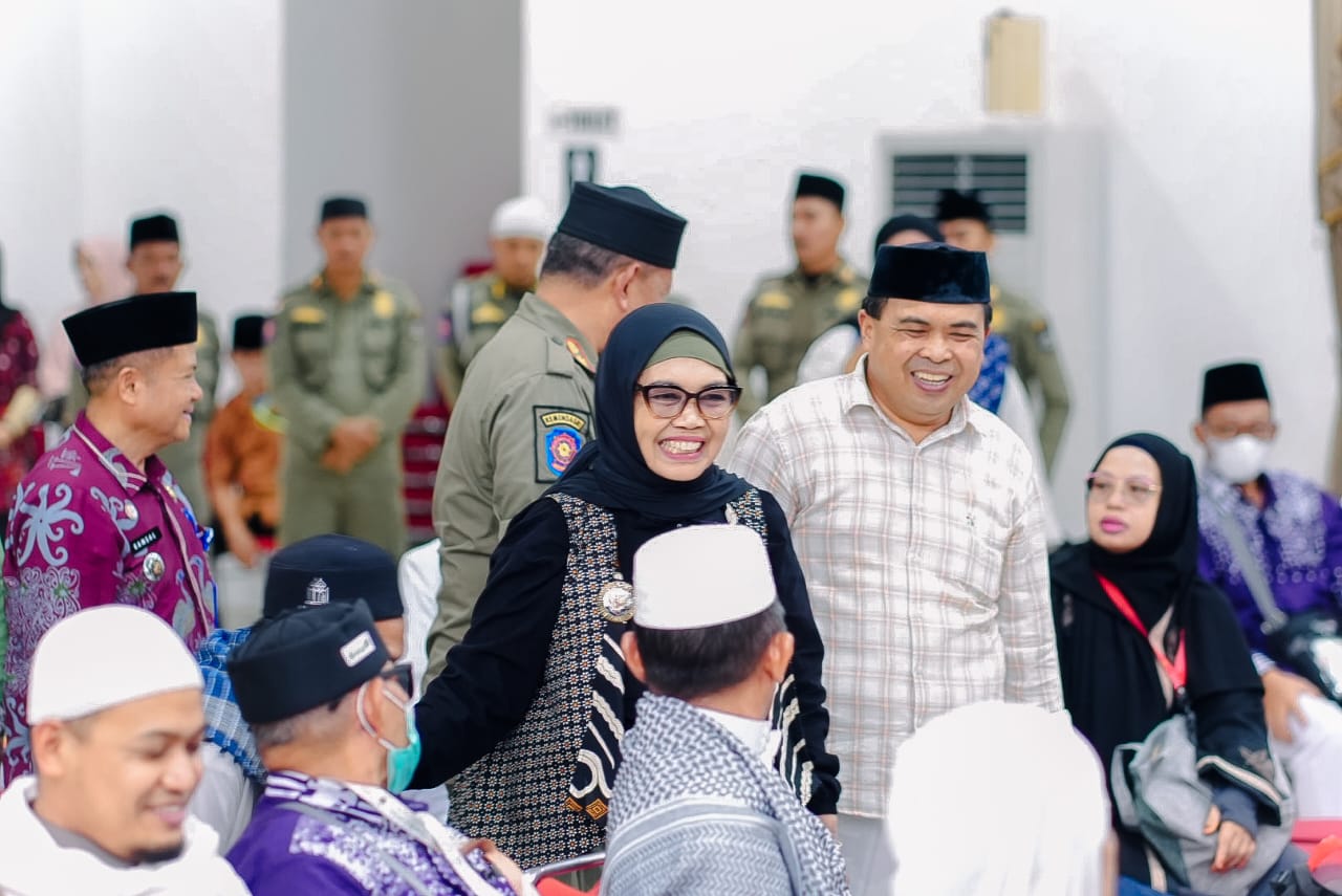 145 Jamaah Haji Kloter 16 Embarkasi Balikpapan Tiba di Bontang, Wali Kota Sambut Langsung