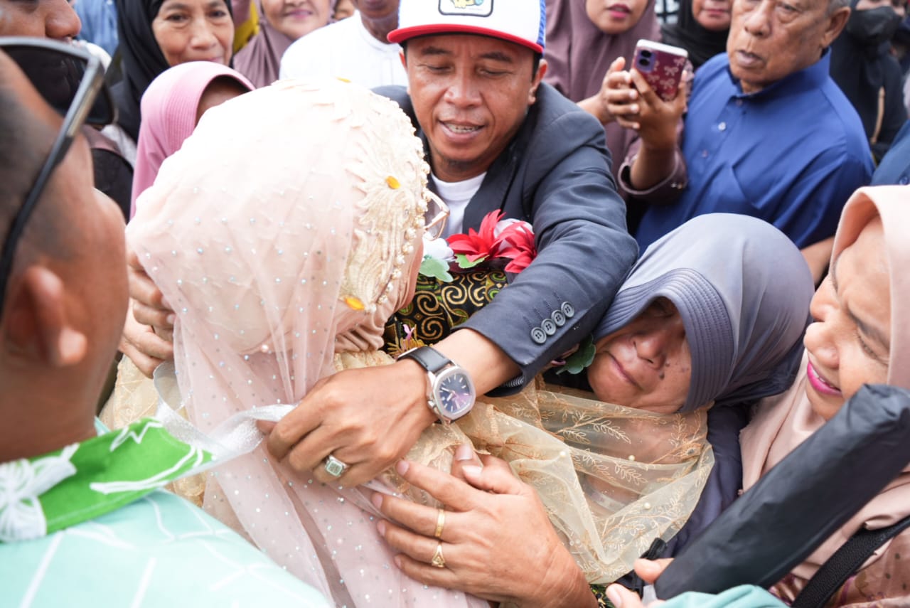 145 Jamaah Haji Kloter 16 Embarkasi Balikpapan Tiba di Bontang, Wali Kota Sambut Langsung