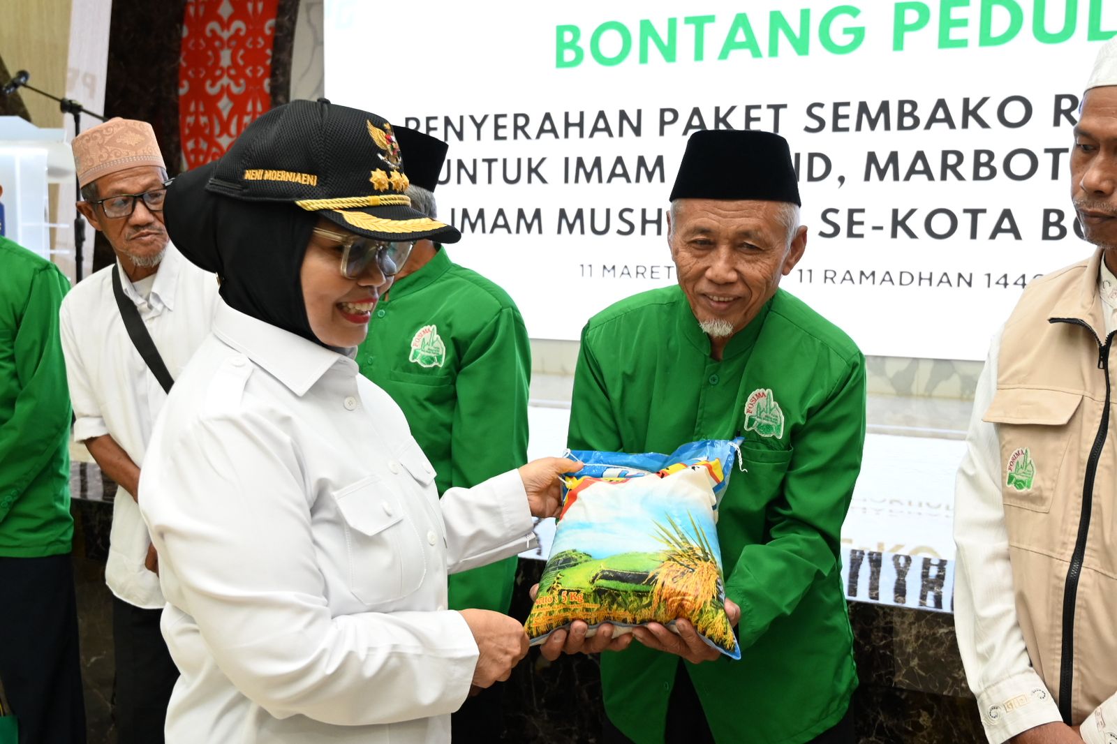 BAZNAS Serahkan 380 Paket Sembako Ramadhan, Wali Kota Ajak Marbot dan Imam Masjid Berperan Aktif dalam Pemberdayaan Umat