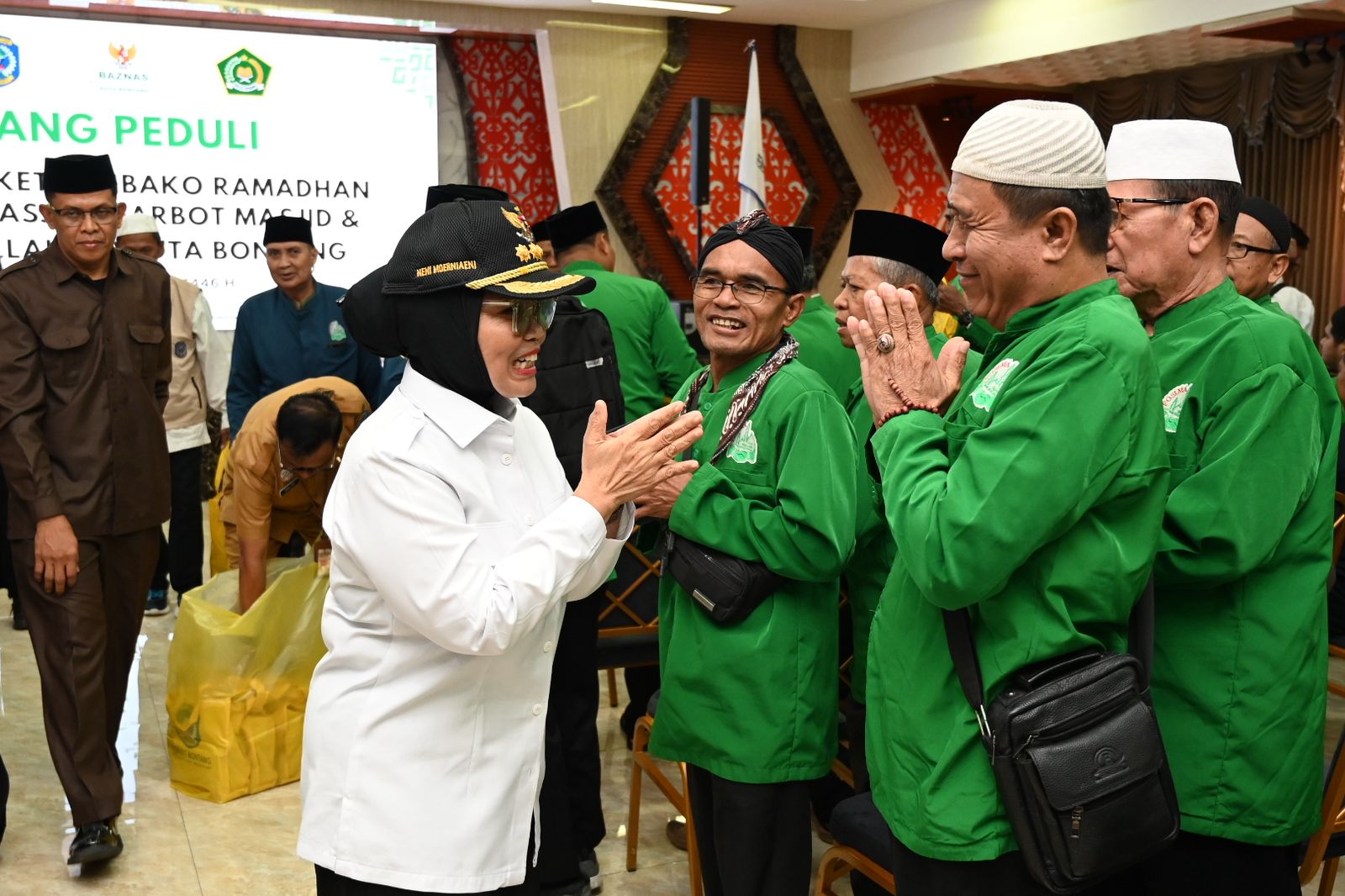 BAZNAS Serahkan 380 Paket Sembako Ramadhan, Wali Kota Ajak Marbot dan Imam Masjid Berperan Aktif dalam Pemberdayaan Umat