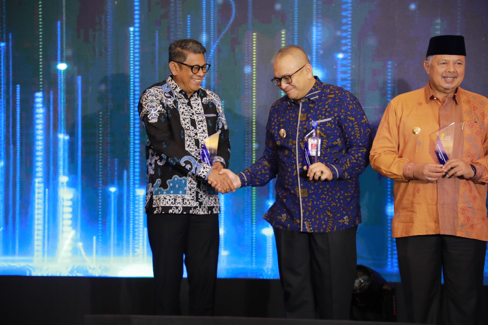 Wali Kota Bontang Terima Penghargaan Sebagai Tokoh Pelestari Lingkungan dan Mitigasi Bencana