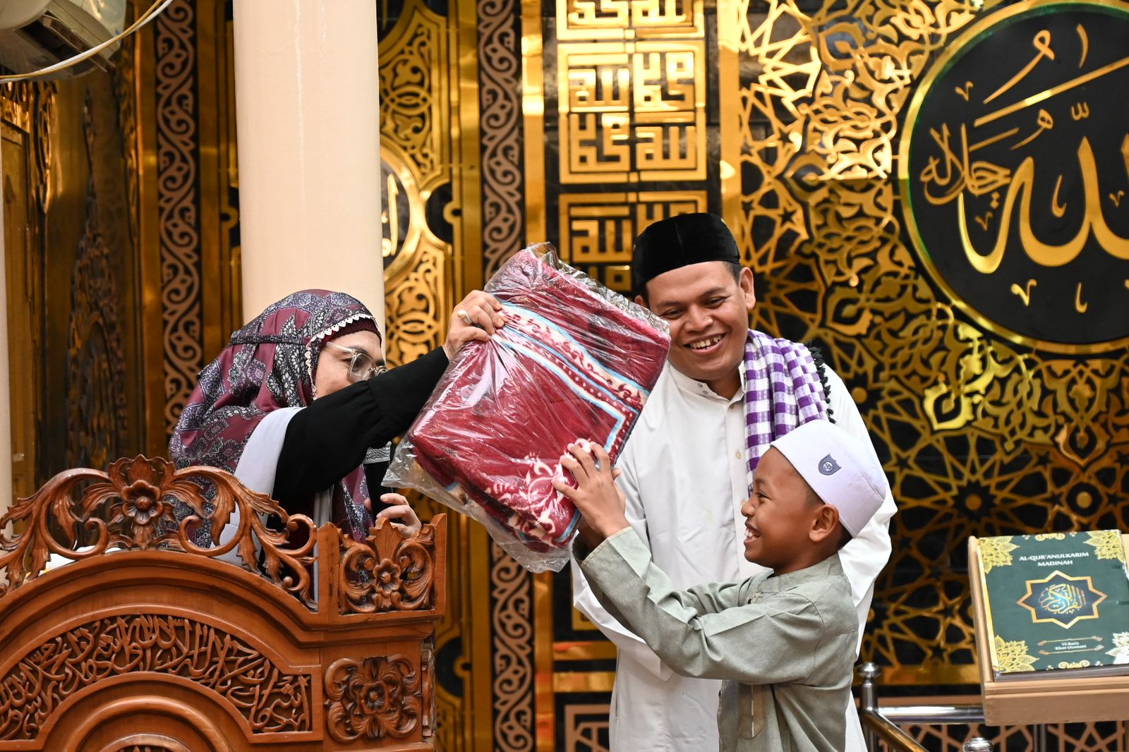 Safari Ramadhan di Tipalayo, Bunda Neni: Menjaga Kebersihan Lingkungan itu termasuk Ibadah