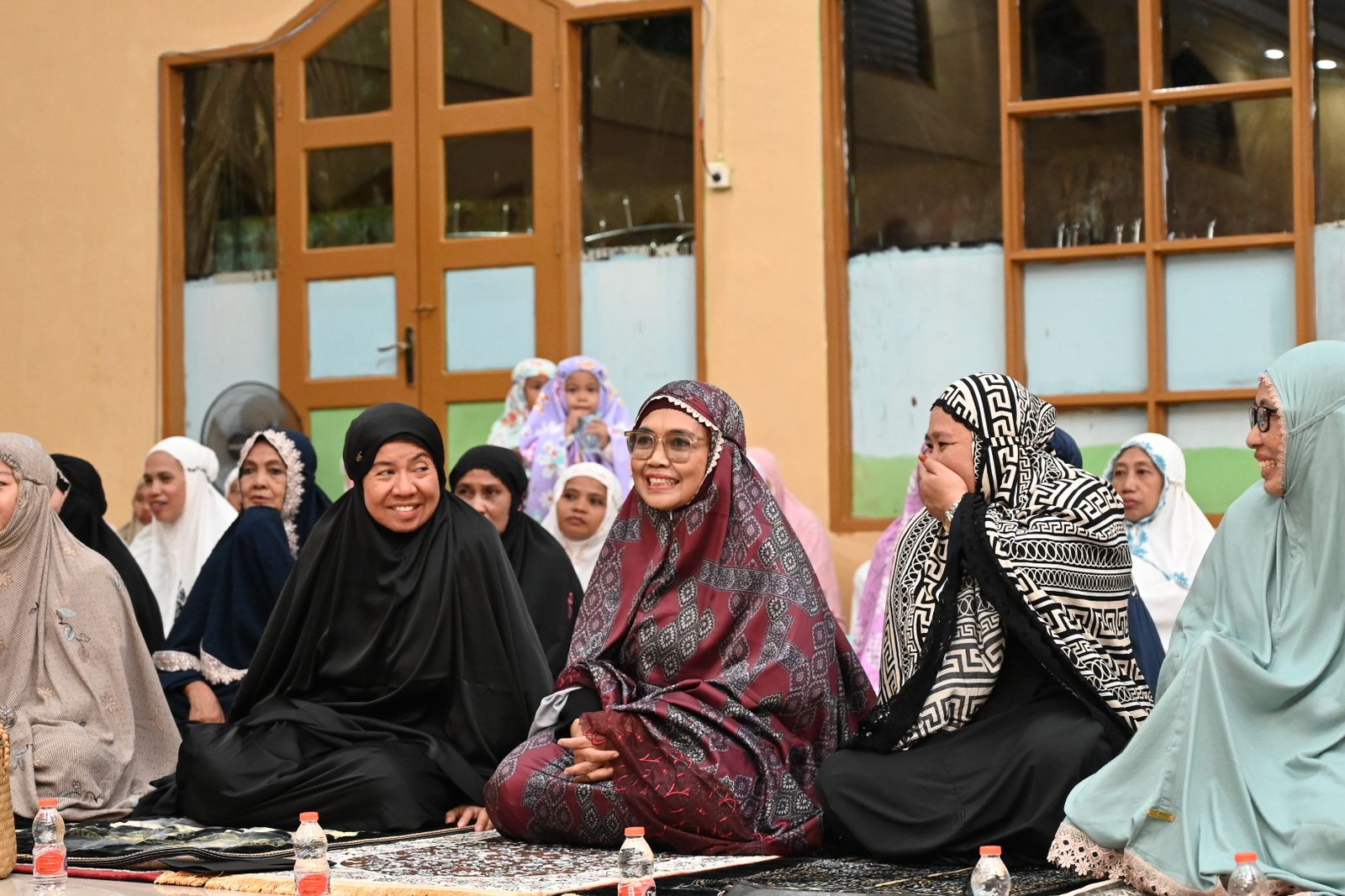 Safari Ramadhan di Tipalayo, Bunda Neni: Menjaga Kebersihan Lingkungan itu termasuk Ibadah
