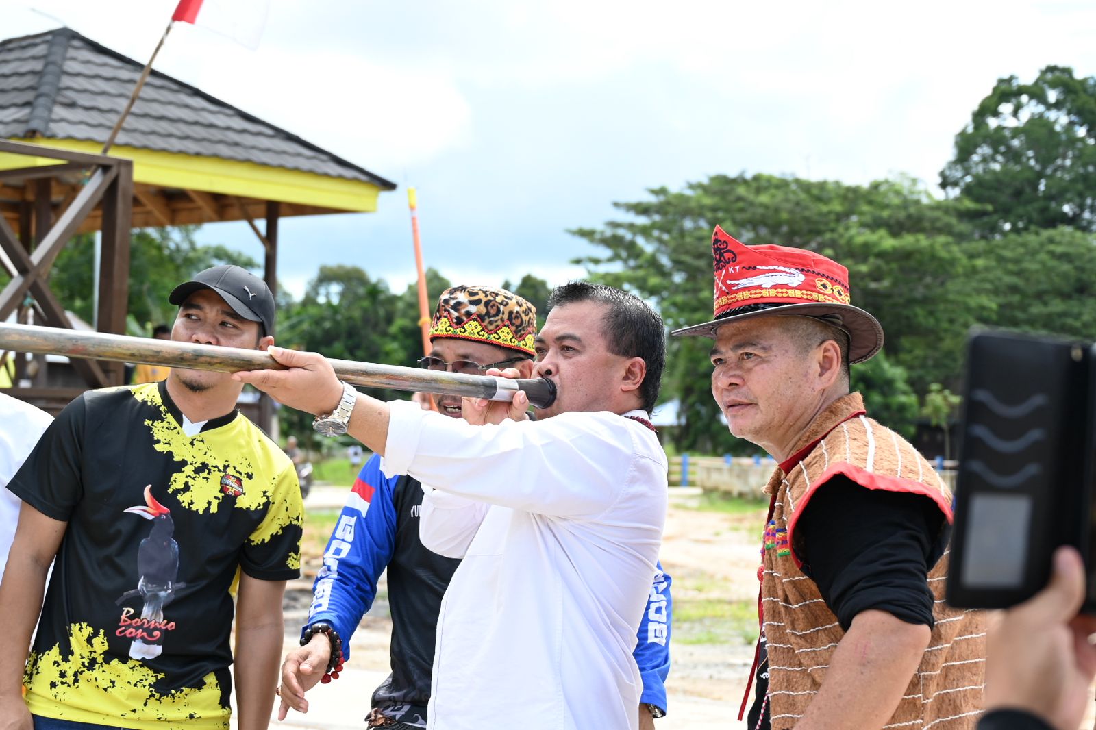 Sinergi Pelestari Sumpit Kaltim di Rumah Adat Guntung, Wawali Agus Haris Penyumpit Pertama