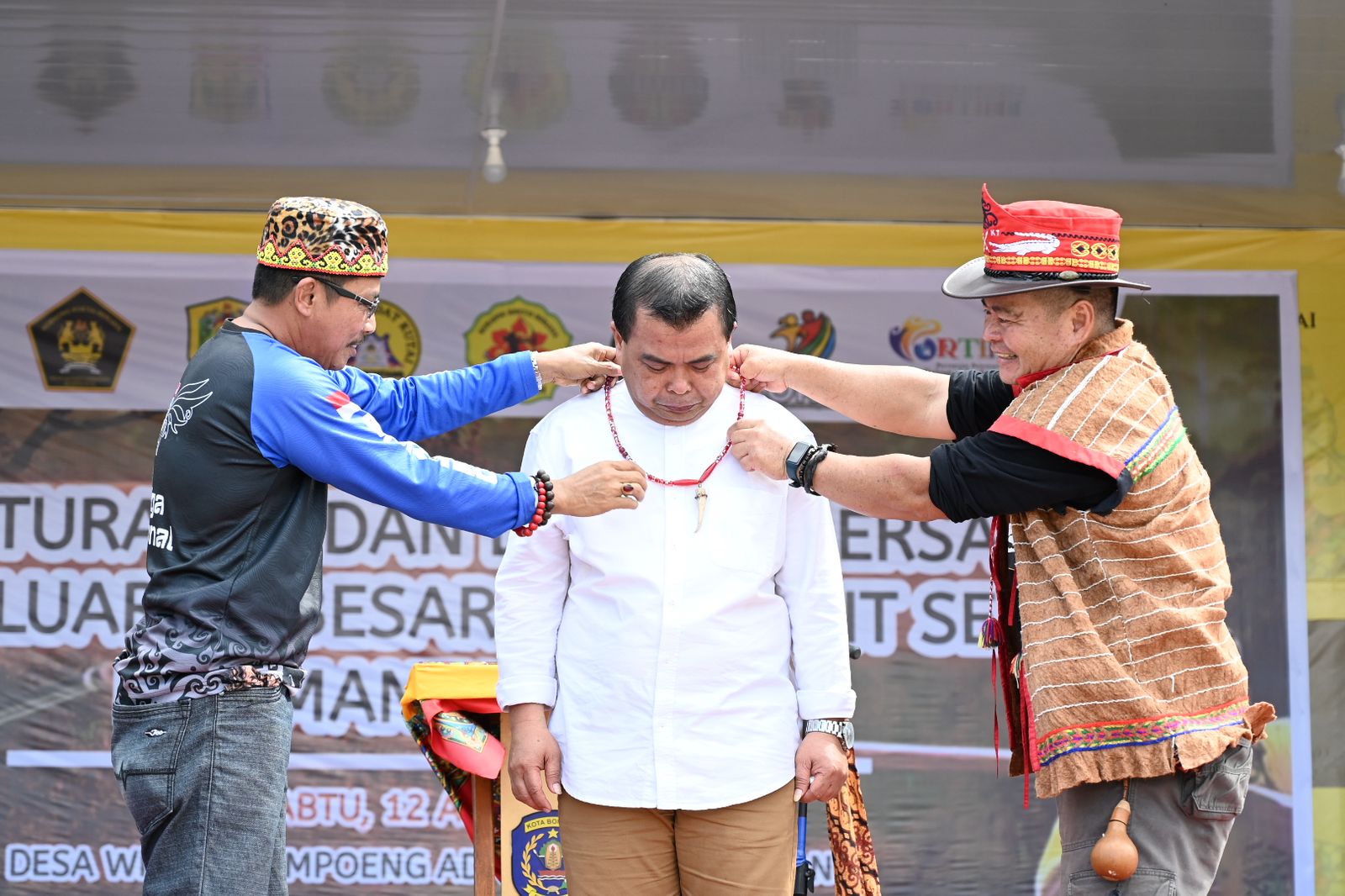 Sinergi Pelestari Sumpit Kaltim di Rumah Adat Guntung, Wawali Agus Haris Penyumpit Pertama