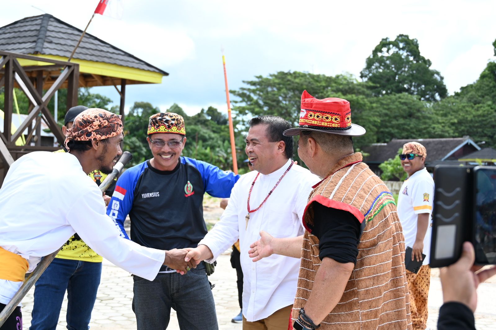 Sinergi Pelestari Sumpit Kaltim di Rumah Adat Guntung, Wawali Agus Haris Penyumpit Pertama