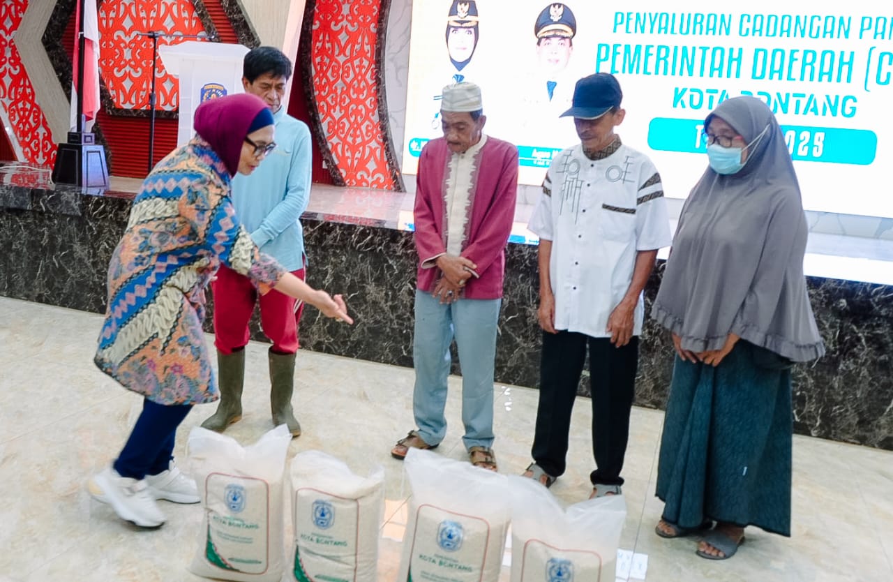 3.000 Warga Bontang Nikmati Bantuan Pangan, Wali Kota Neni: Pemkot Siap Dukung UMKM Tanpa Bunga