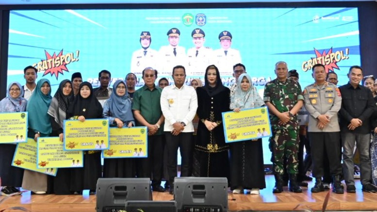 Gubernur Kaltim Rudi Mas'ud Kunjungi Bontang, Serahkan Program Bantuan Gaspol Gratispol