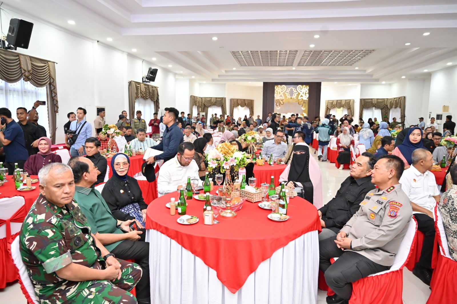 Gubernur Kaltim Rudi Mas'ud Kunjungi Bontang, Serahkan Program Bantuan Gaspol Gratispol
