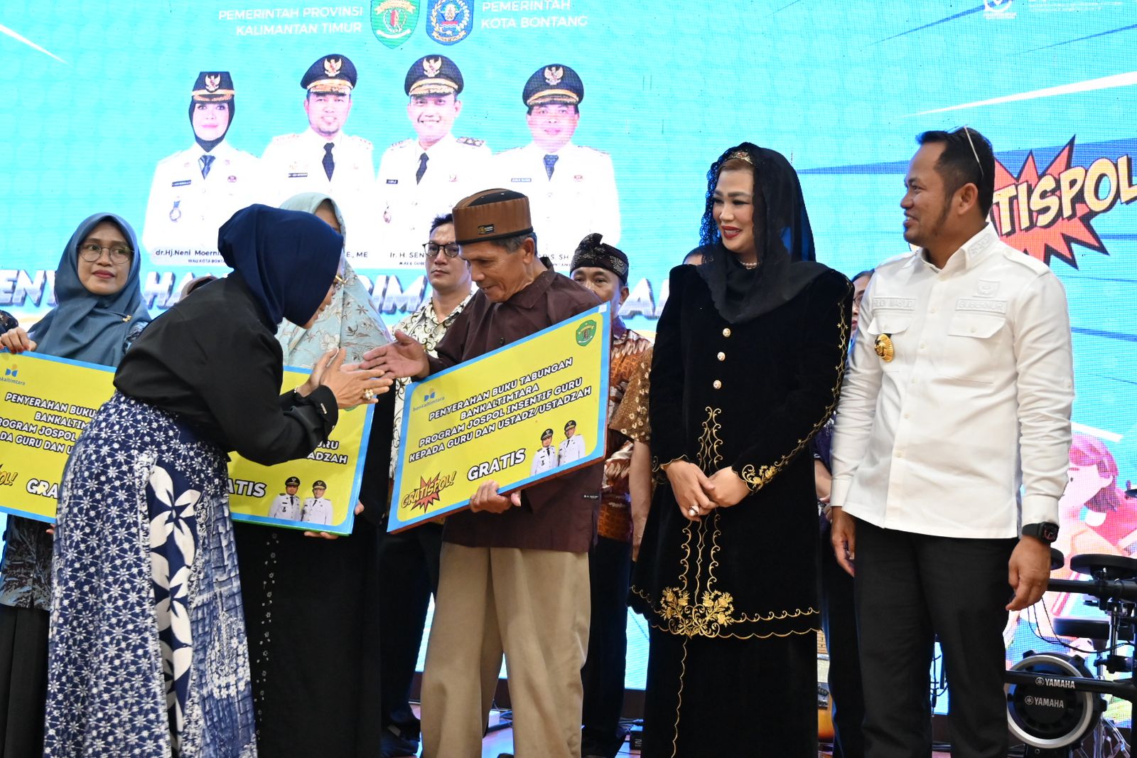 Gubernur Kaltim Rudi Mas'ud Kunjungi Bontang, Serahkan Program Bantuan Gaspol Gratispol