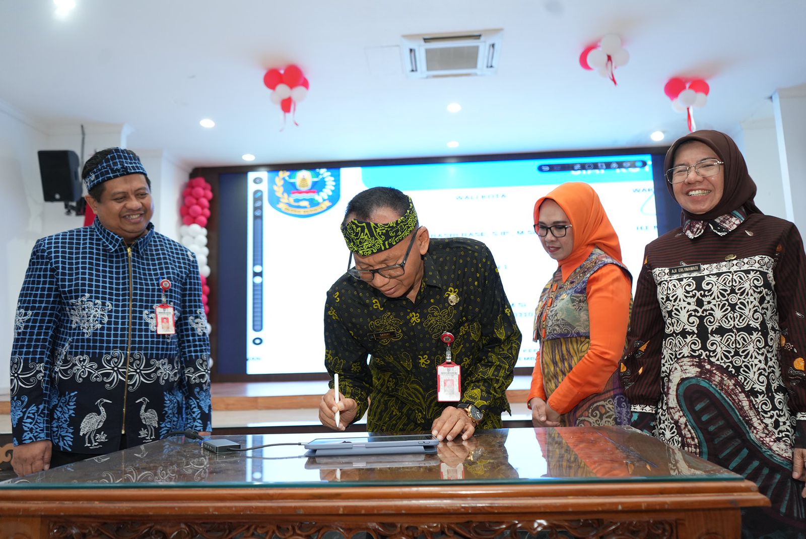 Kominfo Kota Bontang  Sosialisasi SPBE, Wawali Bareng OPD Tandatangani Aksi Perubahan Strategi Integrasi Aplikasi Pemkot