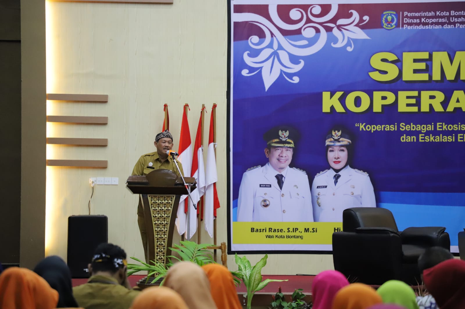 Asisten Perekonomian dan Pembangunan Kota Bontang Buka Secara Resmi Seminar Koperasi dan UKM