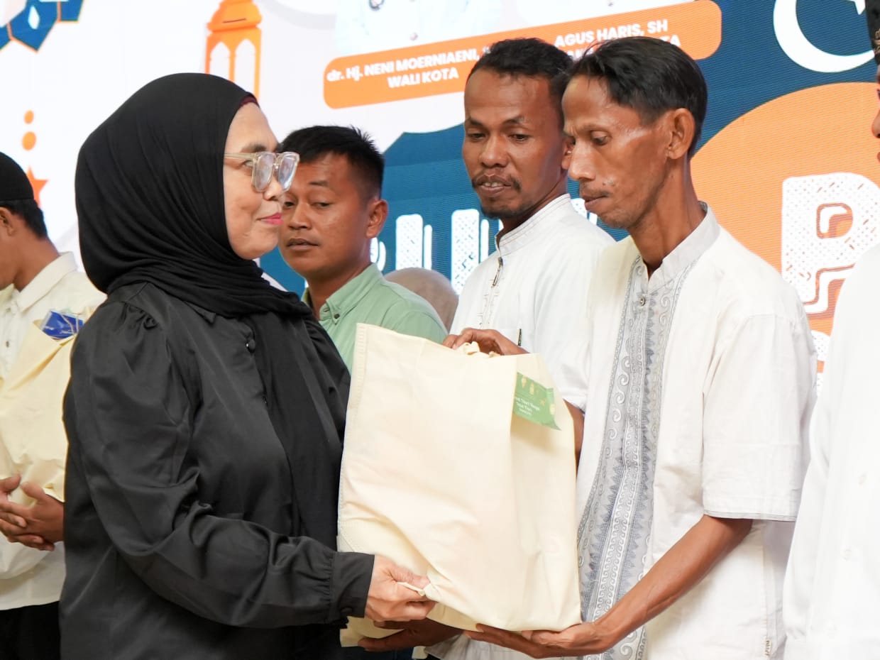 Gelar Bukber, Disperkimtan Serahkan Bantuan 135 Paket Sembako untuk "Pasukan Hijau"