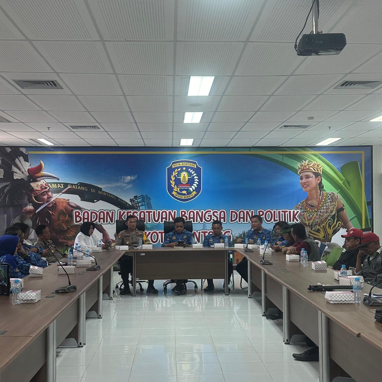 Dinamika Pembangunan Tugu di Kelurahan Kanaan, Badan Kesbangpol Bontang Menggelar Rapat Koordinasi Guna Jaga Kondusifitas
