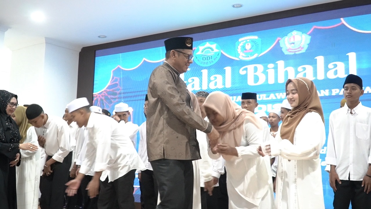 Basri Najirah Saksikan Pengukuhan Pengurus IKSANDISIA, Tekankan Solidaritas Dalam Komunitas Santri