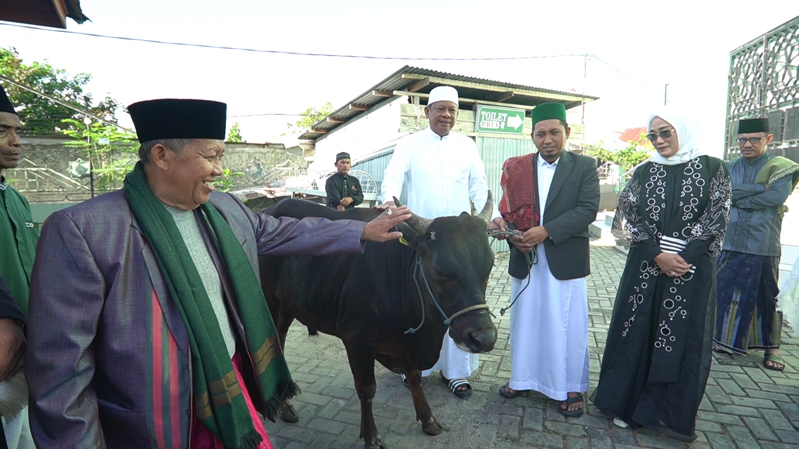 Walikota Basri Sholat Ied di Al Hijrah: Ajak Tingkatkan Kepekaan dan Solidaritas kepada Sesama