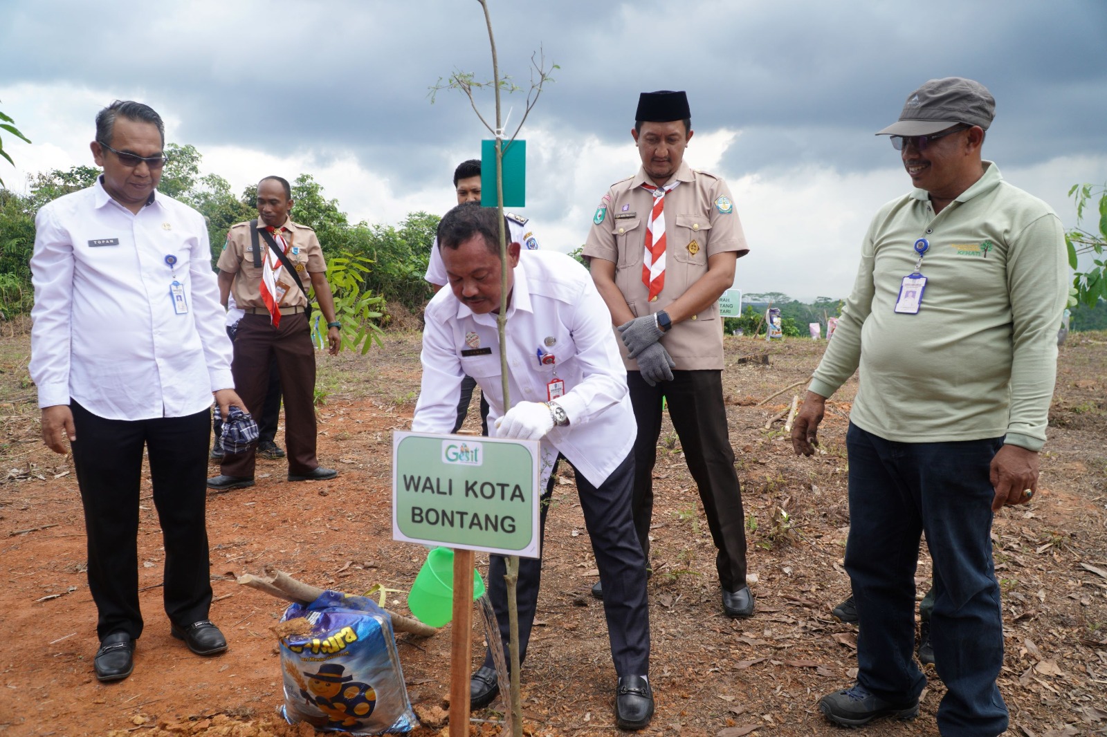 Tingkatkan Kualitas Lingkungan, DLH Bontang Launching Gerakan Penghijauan Sistem Terpadu 'GESIT'