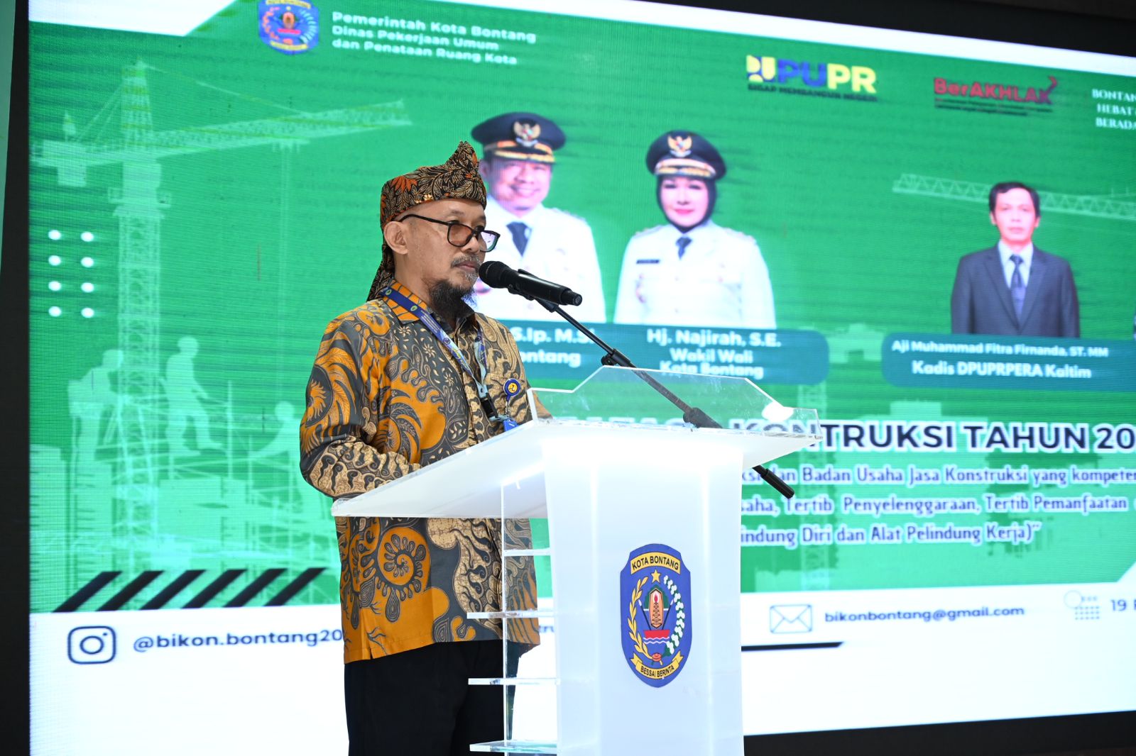 Walikota Bontang Membuka Forum Jasa Konstruksi dan Pelatihan Operator DPUPR
