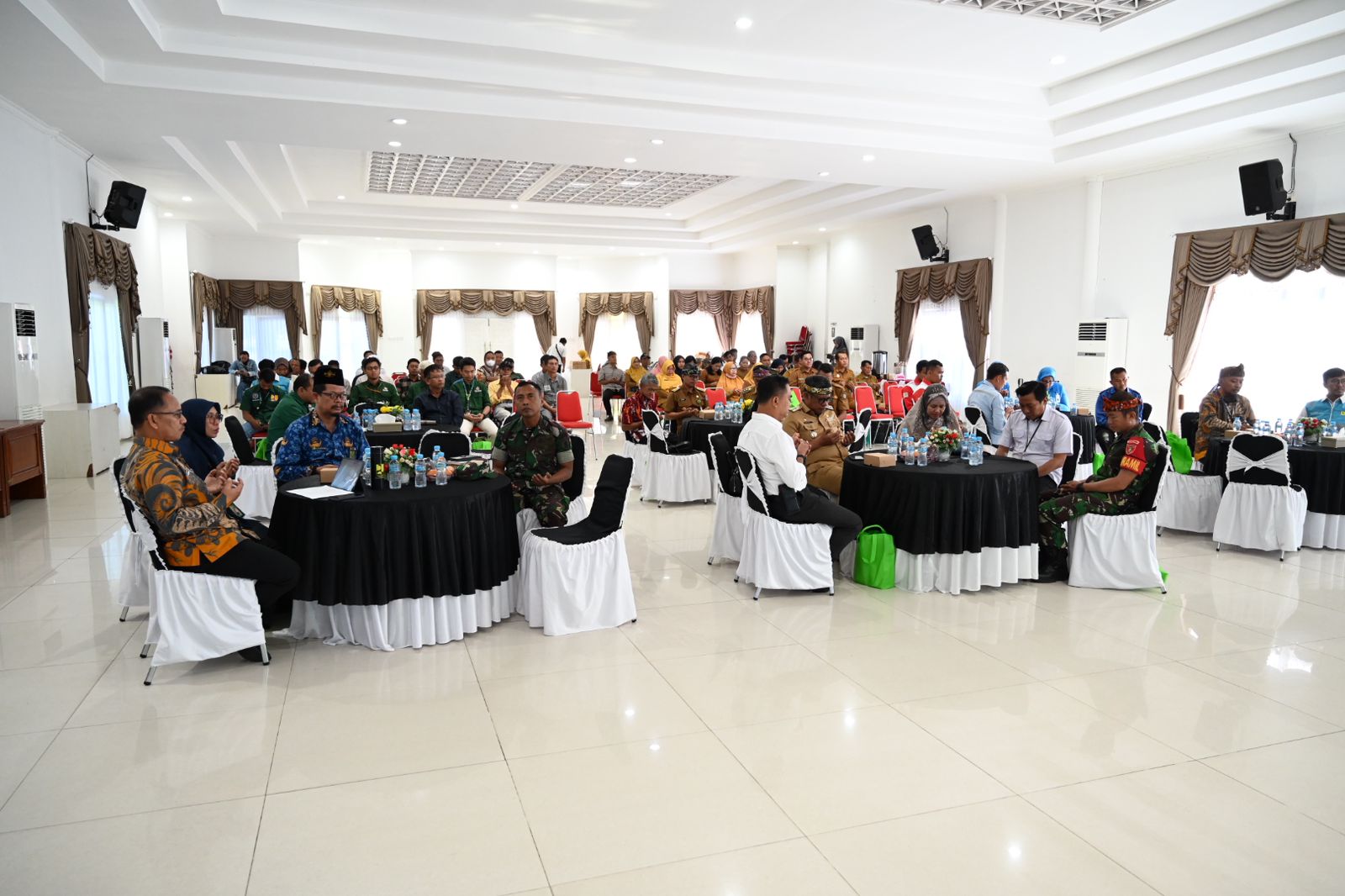 Walikota Bontang Membuka Forum Jasa Konstruksi dan Pelatihan Operator DPUPR