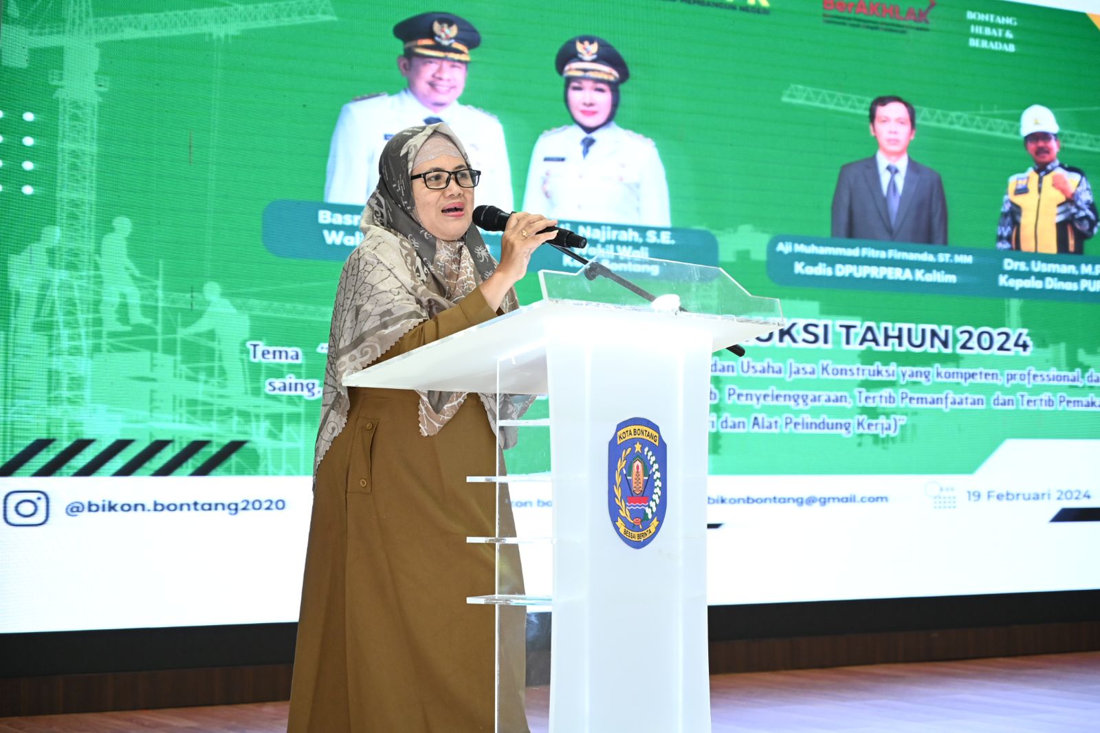 Walikota Bontang Membuka Forum Jasa Konstruksi dan Pelatihan Operator DPUPR