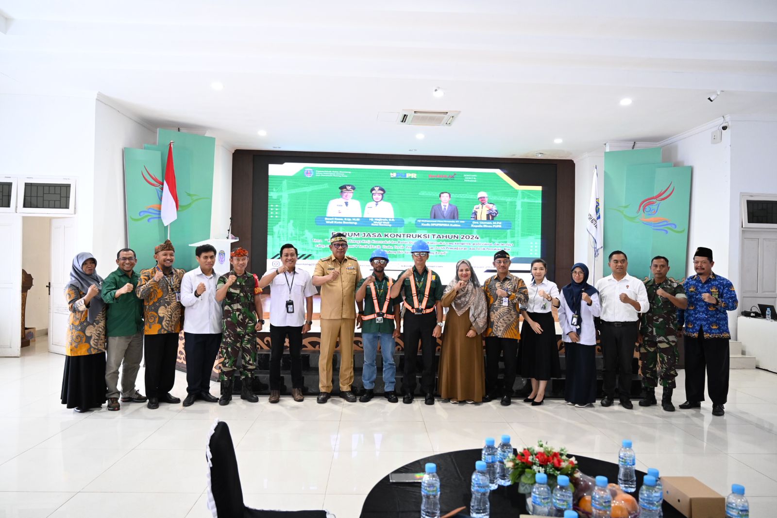 Walikota Bontang Membuka Forum Jasa Konstruksi dan Pelatihan Operator DPUPR