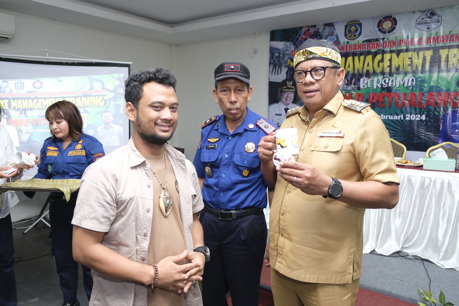 Disdamkar Gelar Snake Management Training, Wali Kota Basri Beri Apresiasi