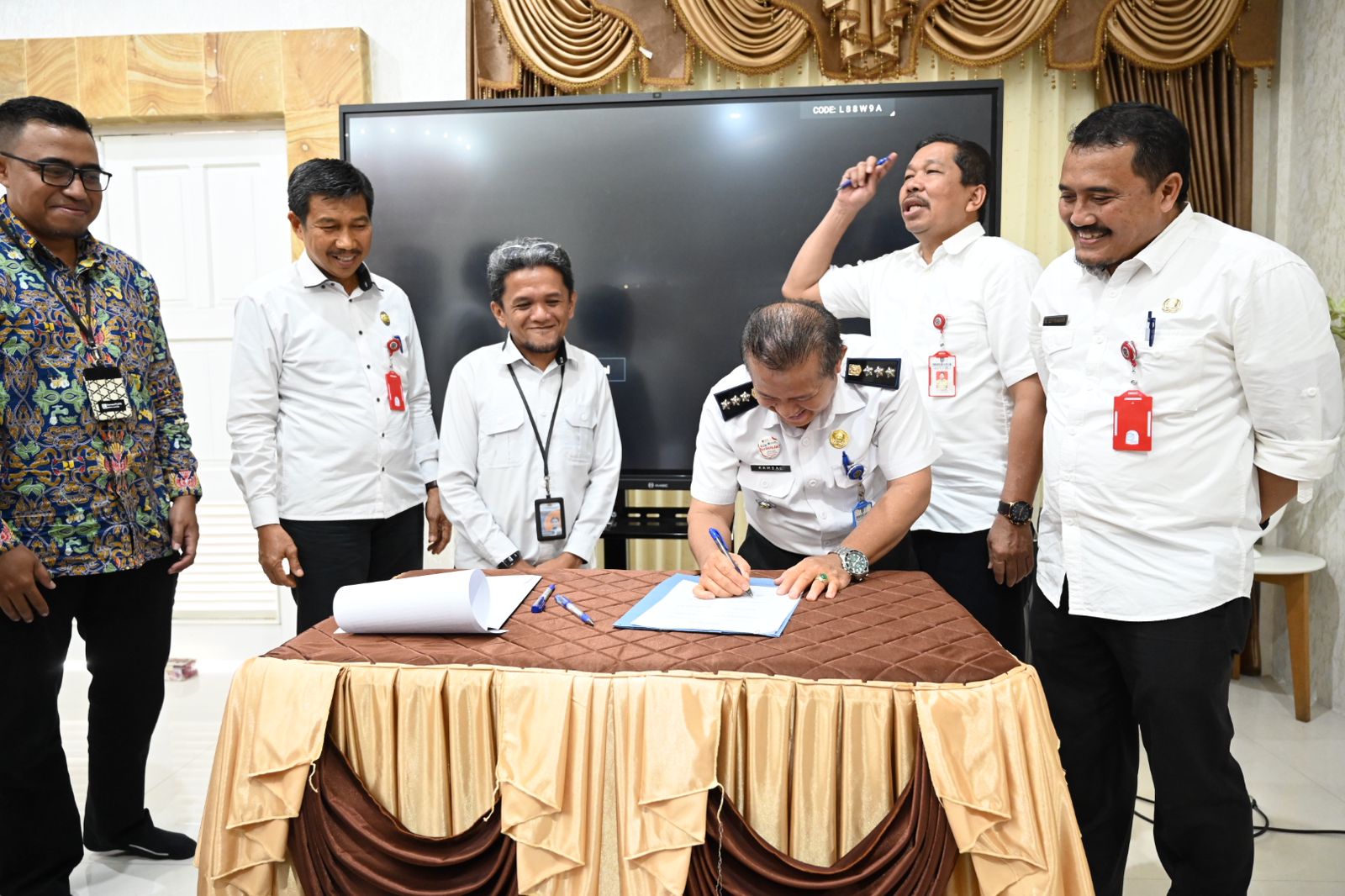 Walikota Tandatangani Komitmen Layanan Sanitasi Berkelanjutan di Kota Bontang