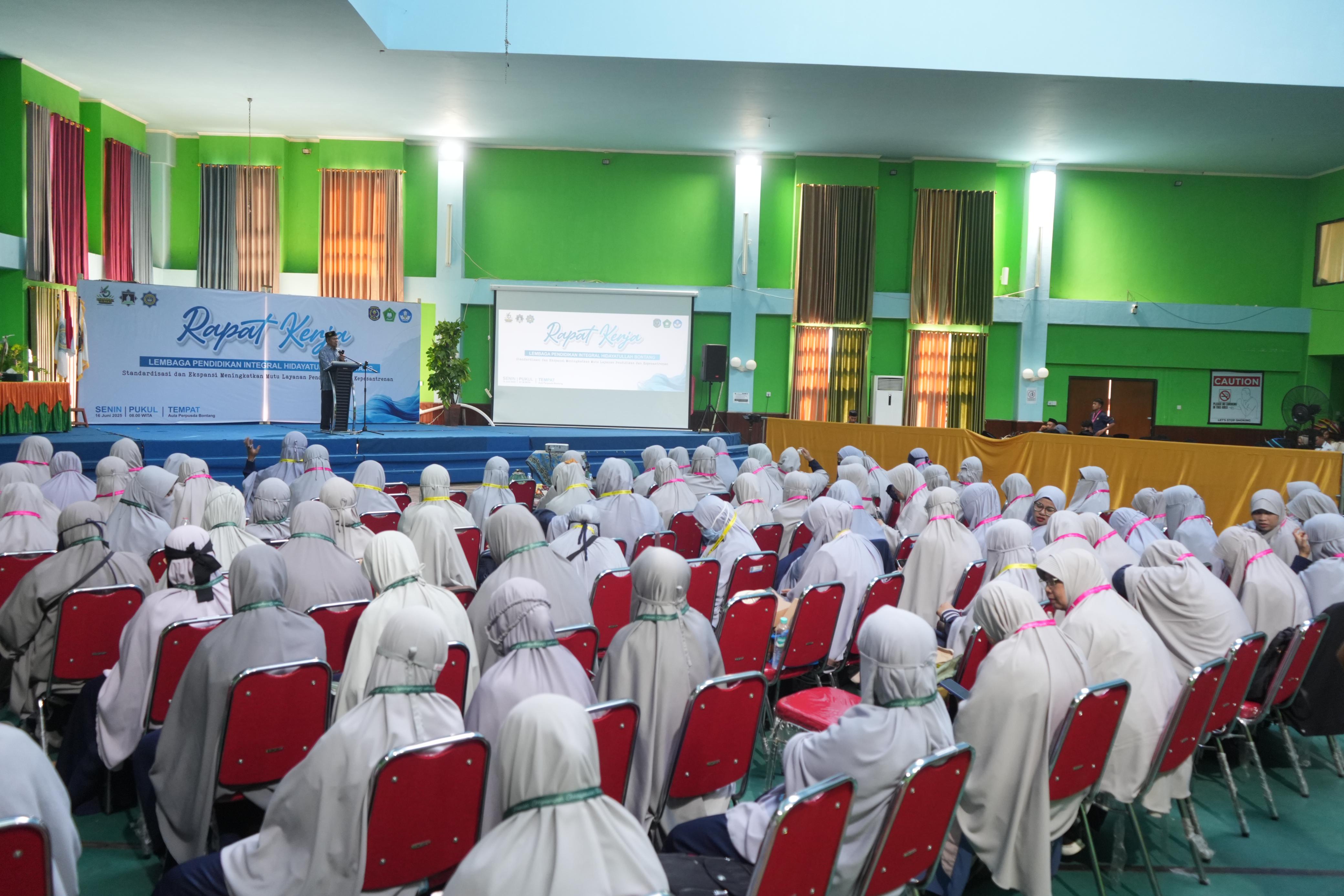 Pembukaan Rapat Kerja Sekolah LPIT Hidayatullah Bontang, Agus Haris : Sinergi dan Evaluasi untuk Pendidikan Berkualitas