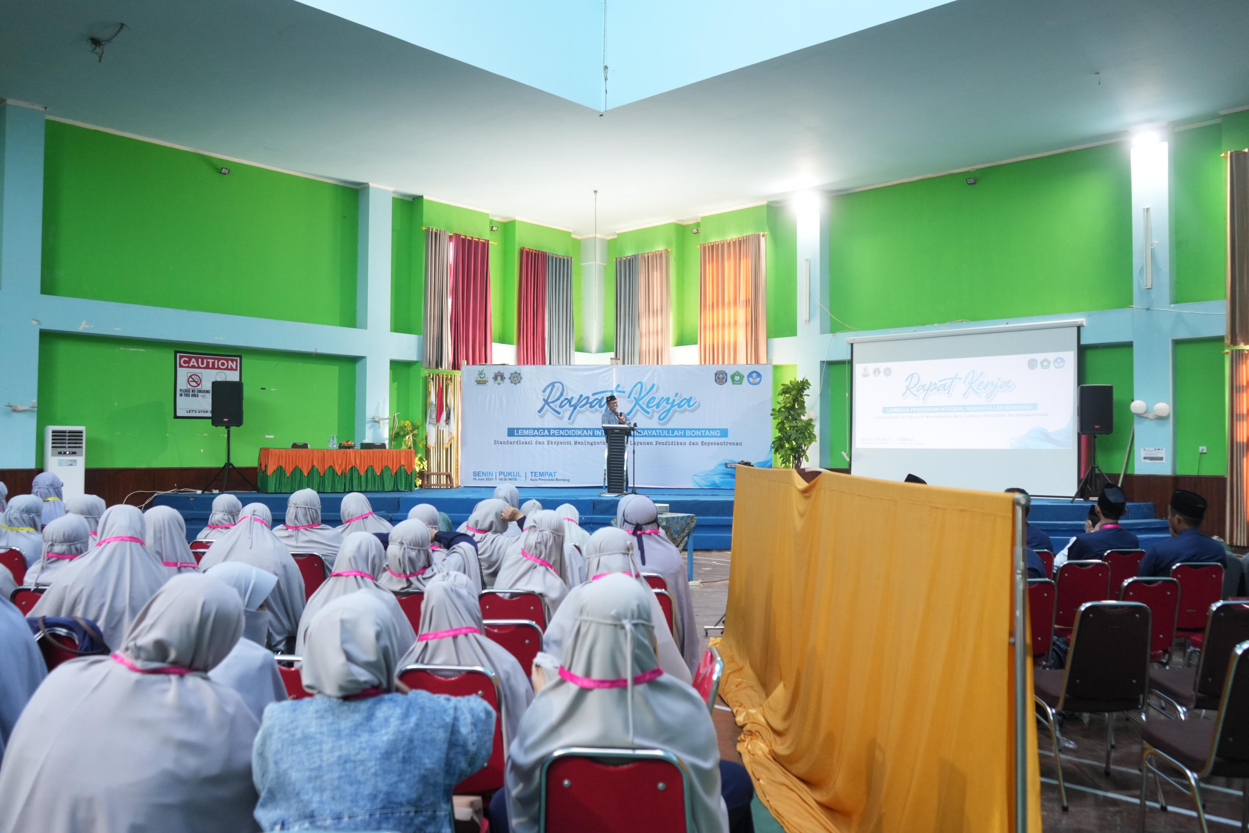 Pembukaan Rapat Kerja Sekolah LPIT Hidayatullah Bontang, Agus Haris : Sinergi dan Evaluasi untuk Pendidikan Berkualitas