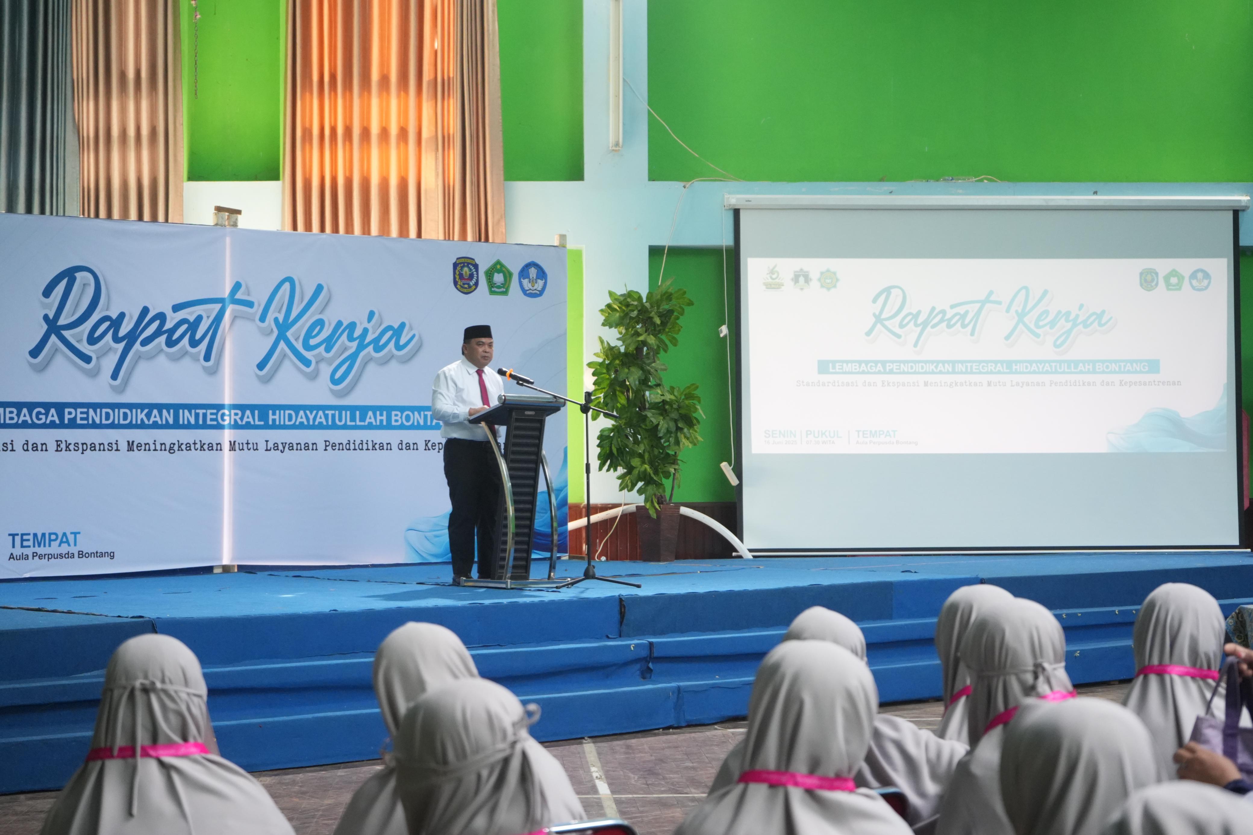 Pembukaan Rapat Kerja Sekolah LPIT Hidayatullah Bontang, Agus Haris : Sinergi dan Evaluasi untuk Pendidikan Berkualitas
