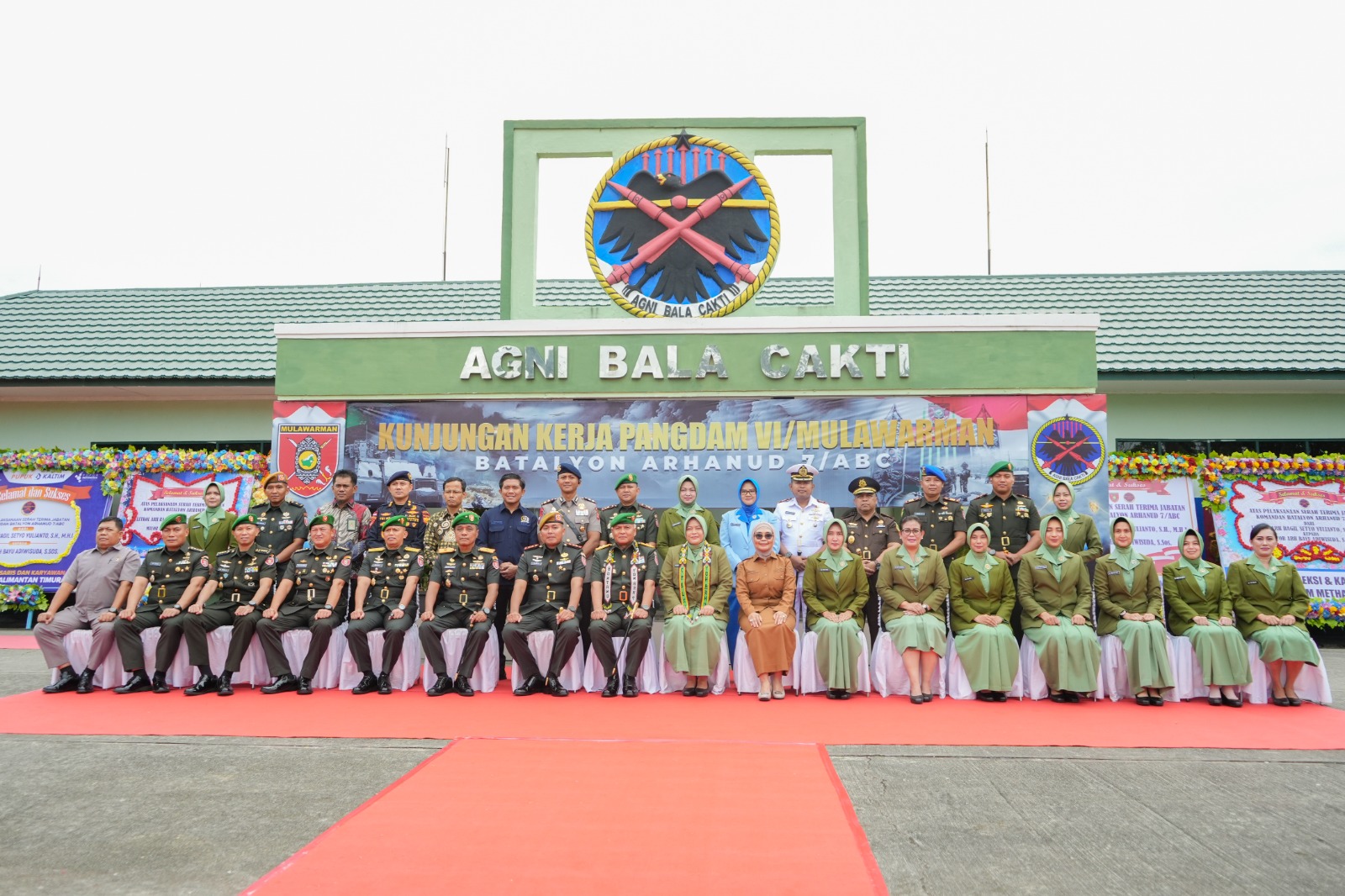 Pangdam VI/Mulawarman Tanam Pohon, Tekankan Kepedulian Lingkungan dalam Kunjungan Kerja di Bontang