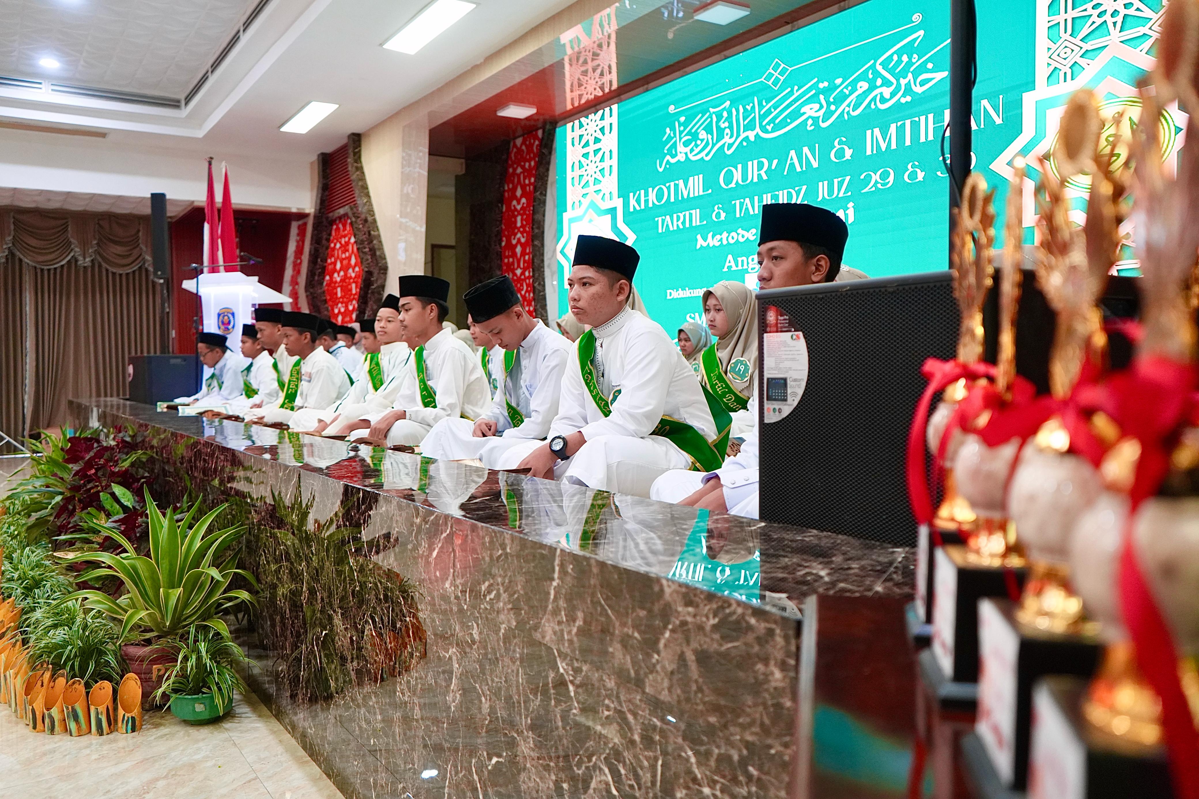 Khotmil Quran dan Imtihan Perdana SMPN 5 Bontang Berkesan, Dr. Baha Ingatkan Implementasi Ajaran Alquran