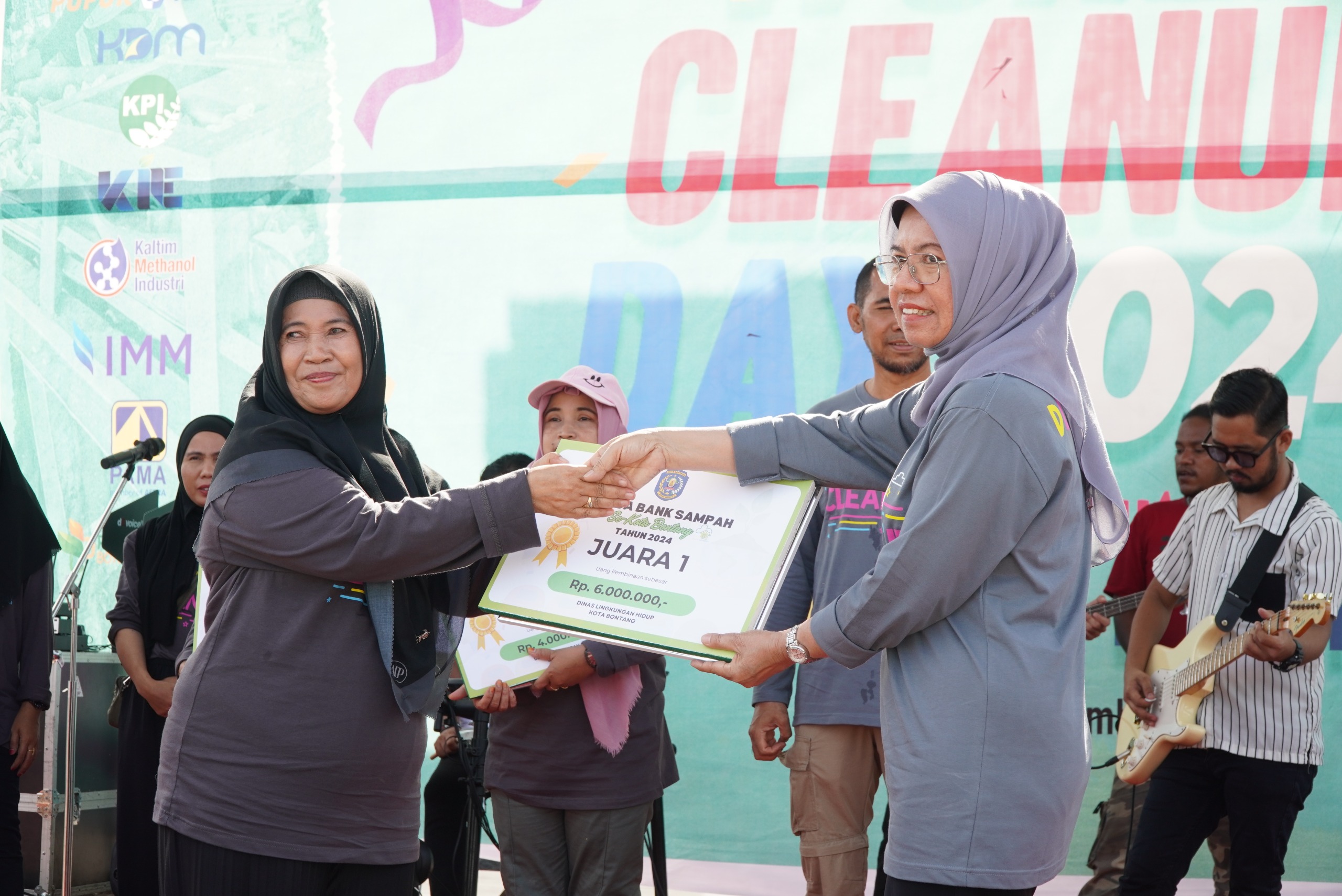 Dinas Lingkungan Hidup Gelar World Cleanup Day, Sekda Ajak Masyarakat Sadar dan Peduli Sampah