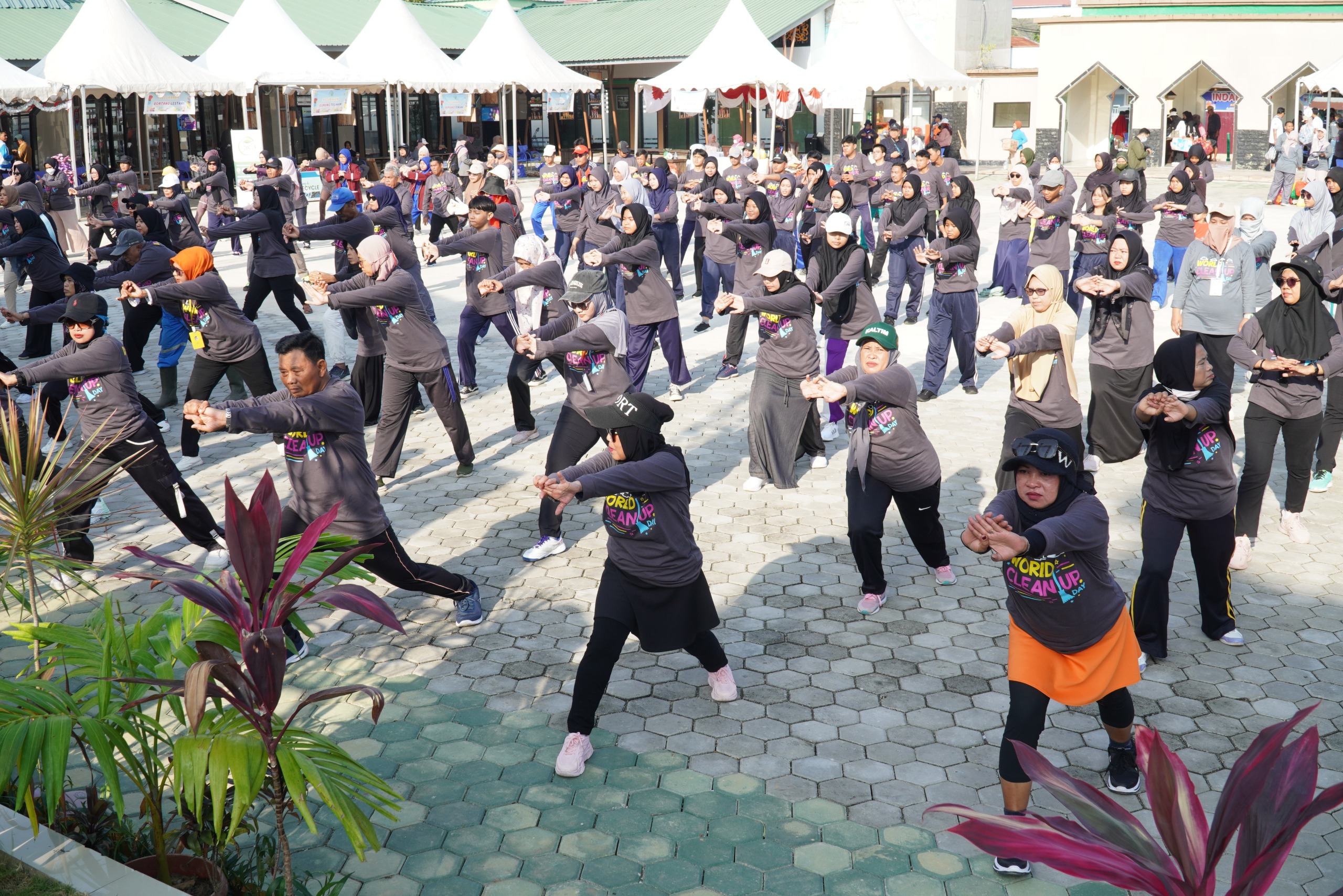 Dinas Lingkungan Hidup Gelar World Cleanup Day, Sekda Ajak Masyarakat Sadar dan Peduli Sampah
