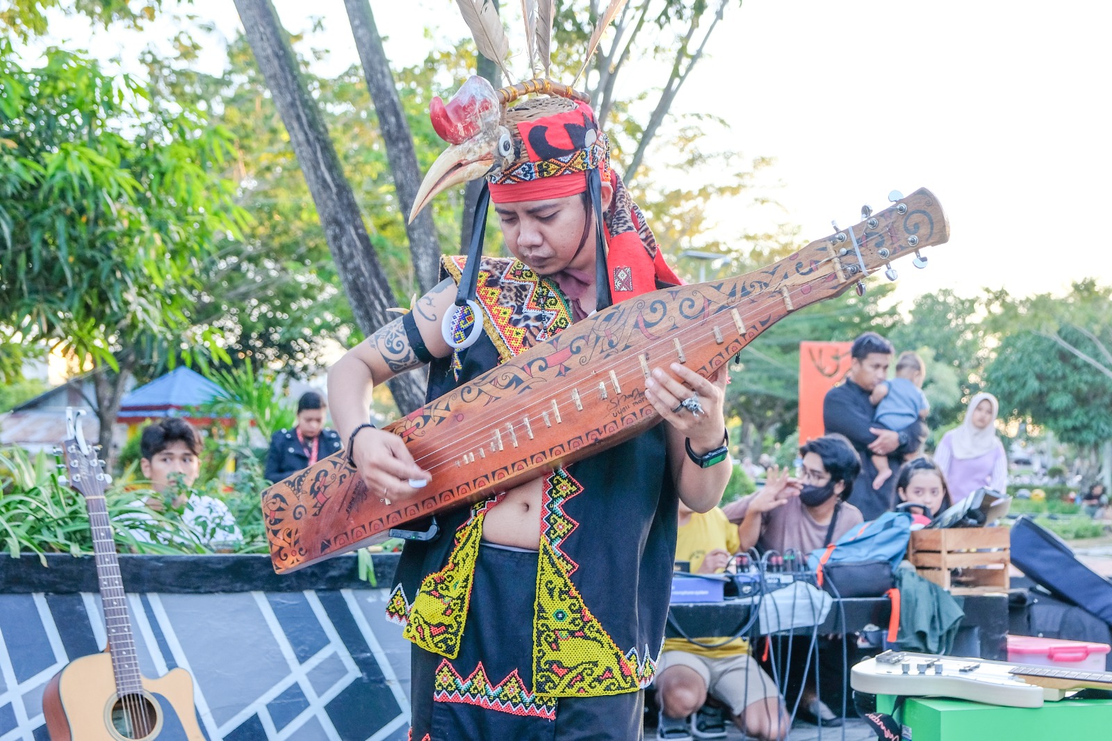 Hadiri Bazar Ramadhan Yang Bertaburan Kesenian, Asisten II : Industri Kreatif Harus Dikelola Secara Profesional