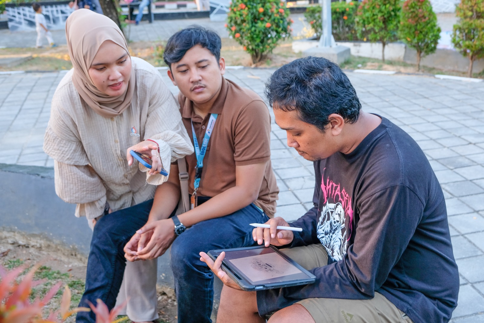 Hadiri Bazar Ramadhan Yang Bertaburan Kesenian, Asisten II : Industri Kreatif Harus Dikelola Secara Profesional