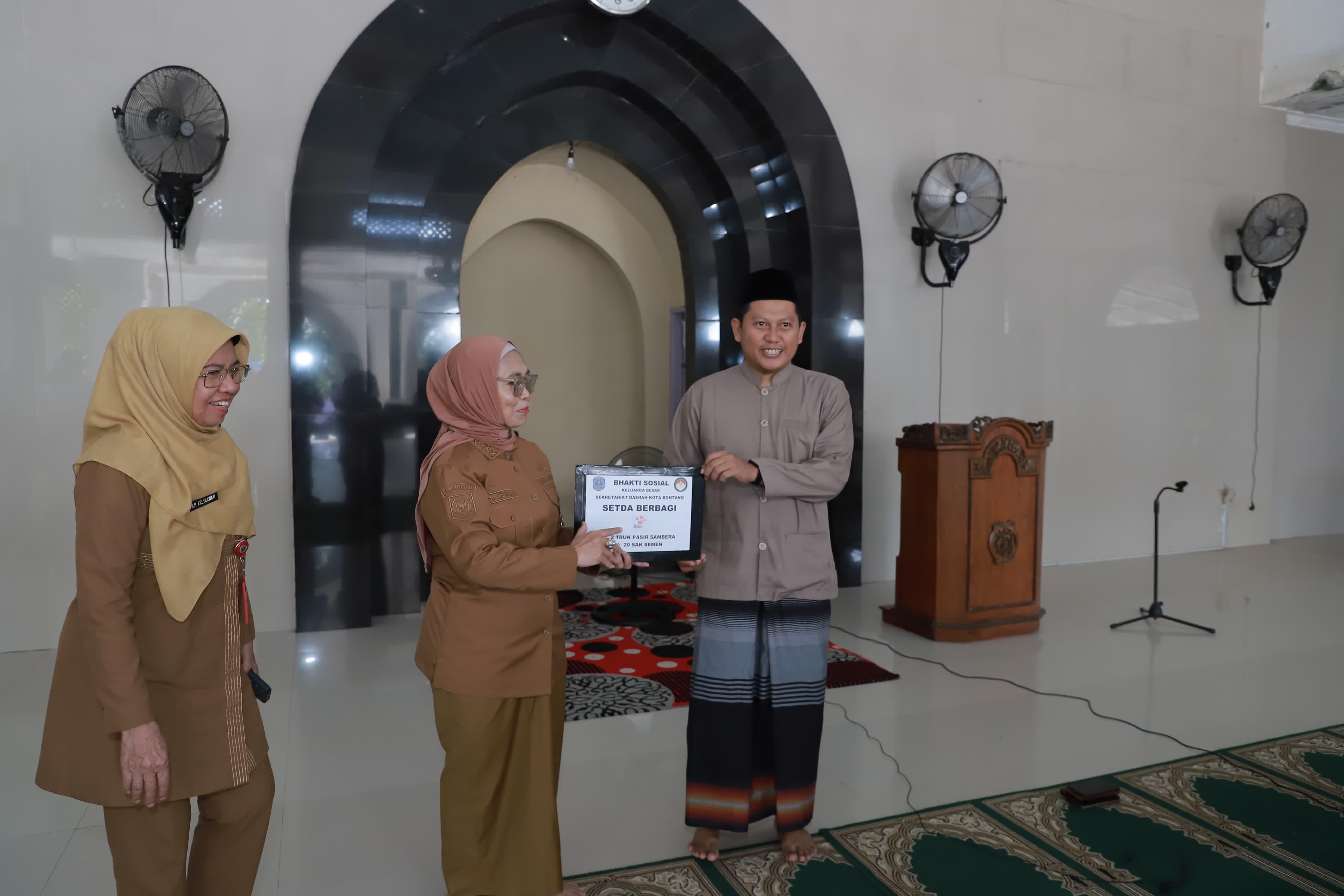 Tiga Pesantren Terima Bansos dari Setda, Wali Kota Serahkan Langsung ke Lokasi