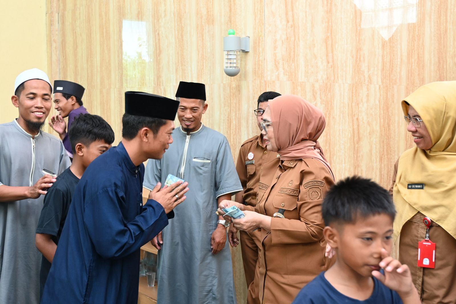 Tiga Pesantren Terima Bansos dari Setda, Wali Kota Serahkan Langsung ke Lokasi