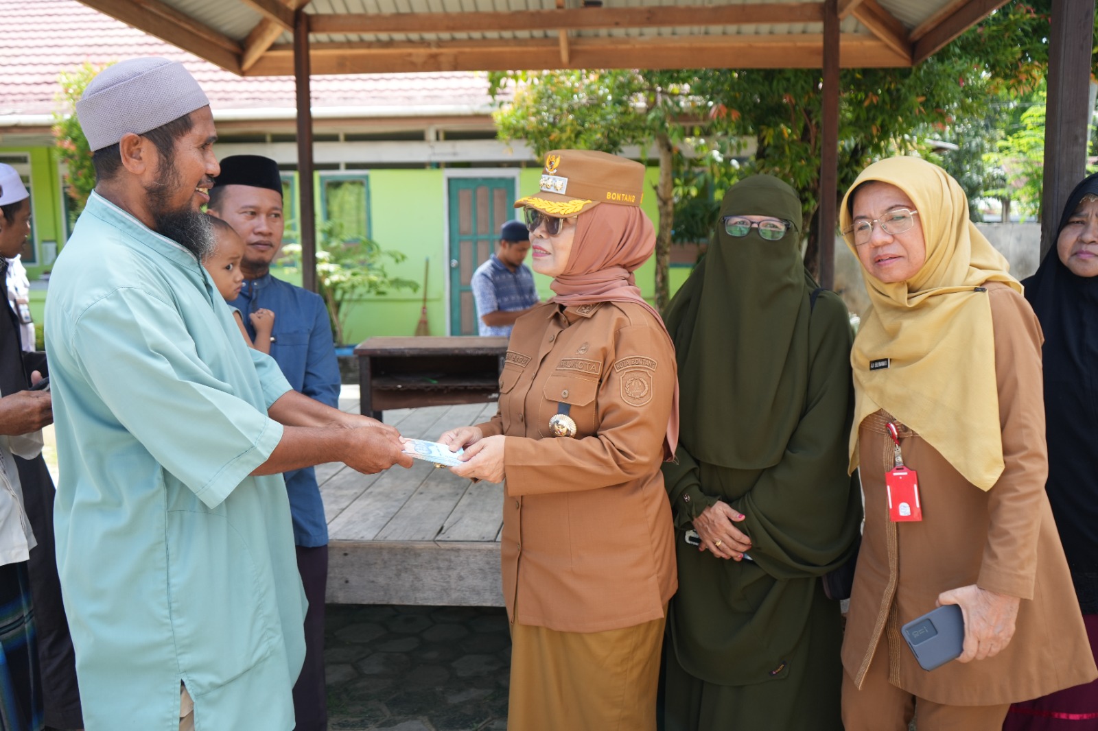 Tiga Pesantren Terima Bansos dari Setda, Wali Kota Serahkan Langsung ke Lokasi