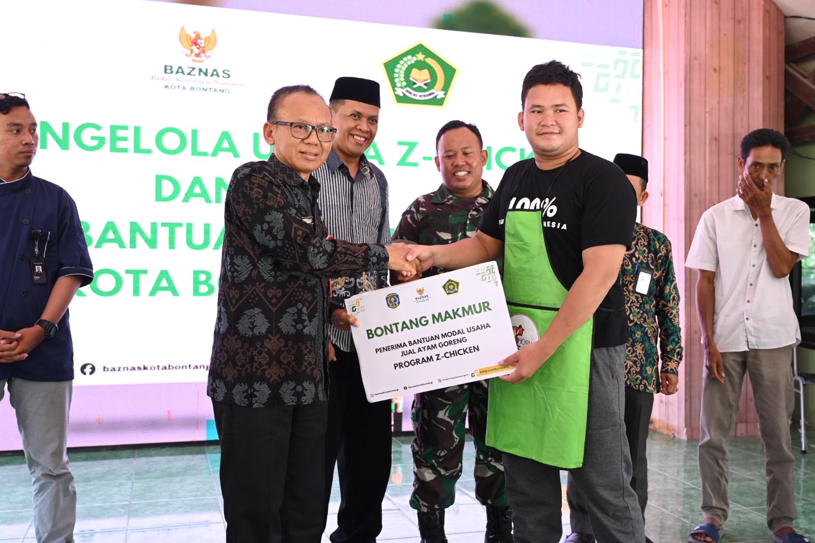 Baznas Kota Bontang Serahkan Bantuan UMKM dan Dukung Program Z-Chicken